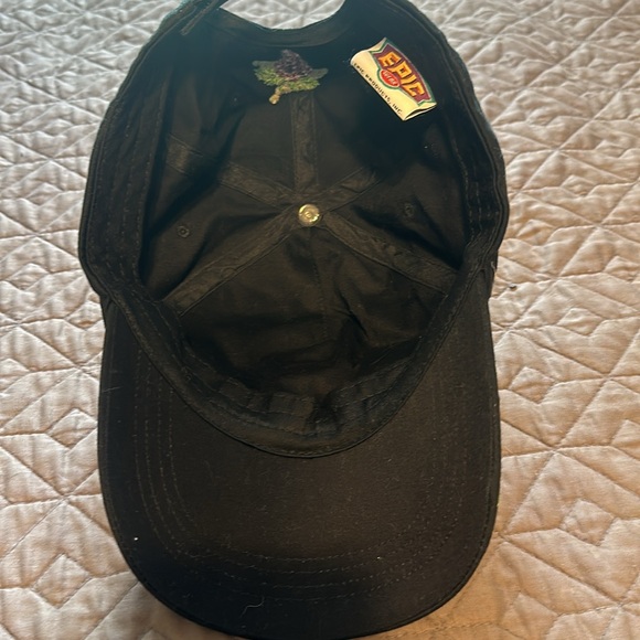 🍷🍇 Wine Lovers Hat 🍇🍷 - Picture 4 of 4